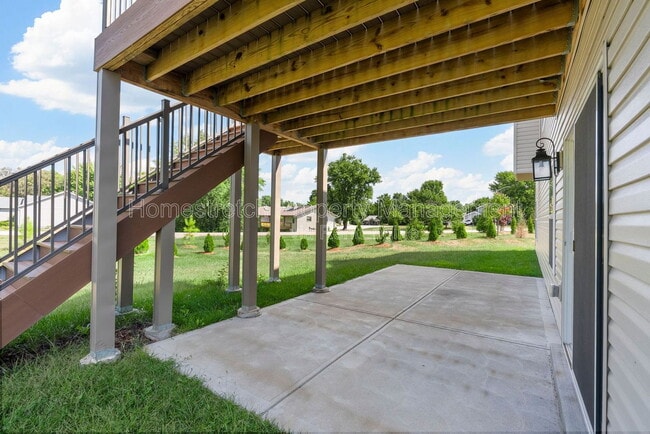 Photo - 521 Upper Ridgepointe Ct