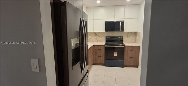 Building Photo - 901 Hillcrest Dr Unit 311