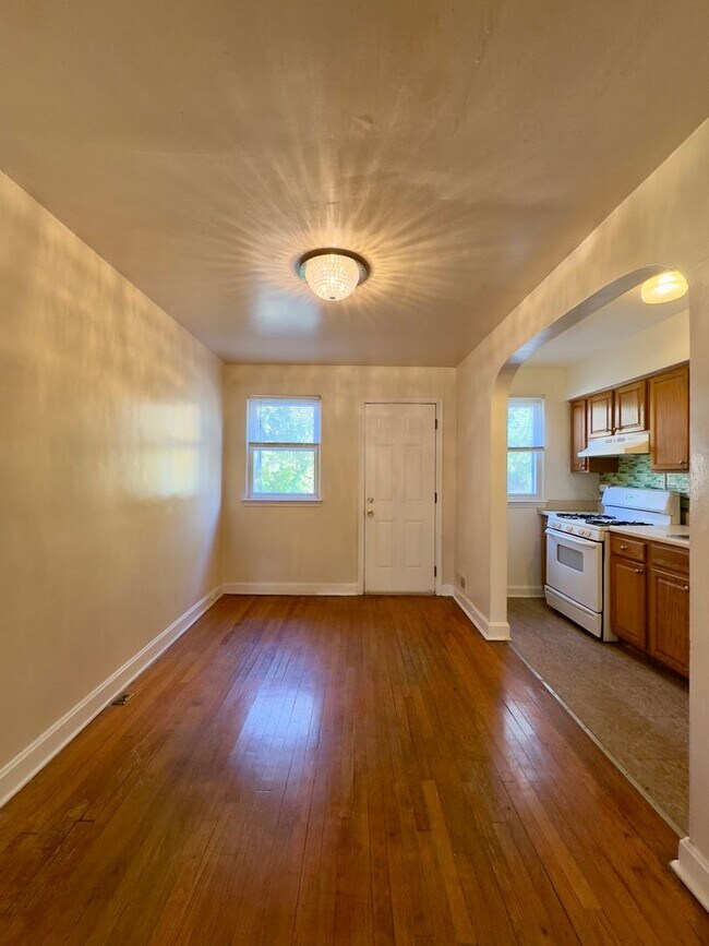 Photo - Charming 2 Bedroom/1 Bathroom Townhome in ...