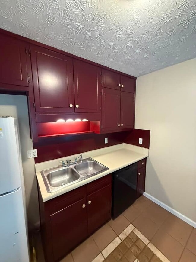 Photo - 1625 Riverside Trail NE