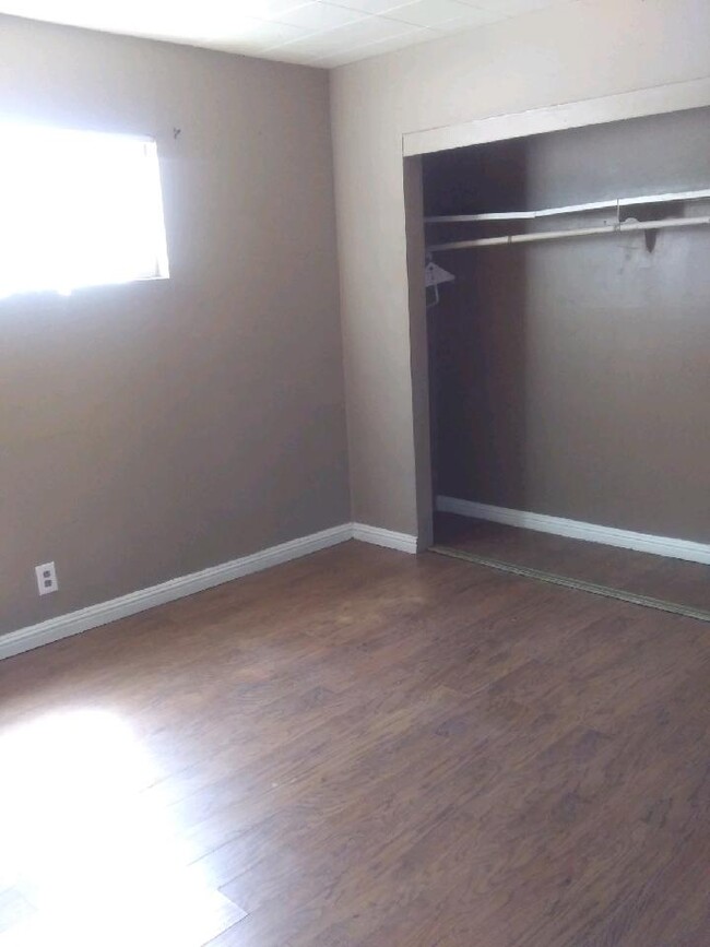 Building Photo - 3381 Brussels St Unit 4 Rental