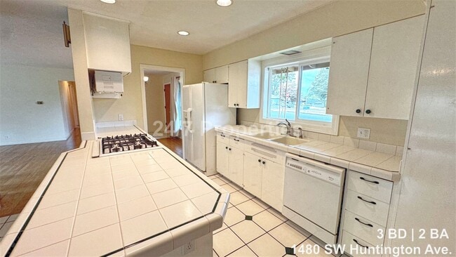Photo - 1480 SW Huntington Ave