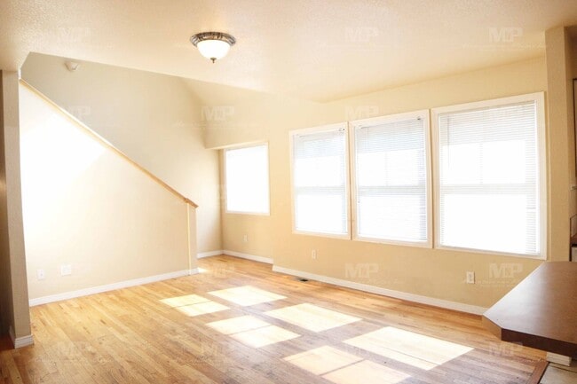 Photo - 320 W Laurel St