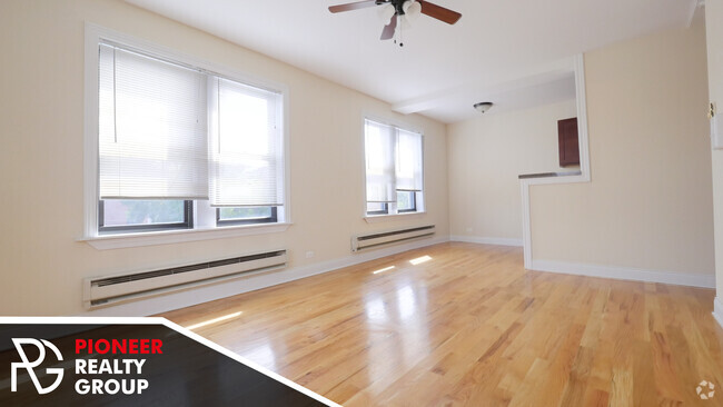 Building Photo - 812 W Diversey Pky Unit N Rental