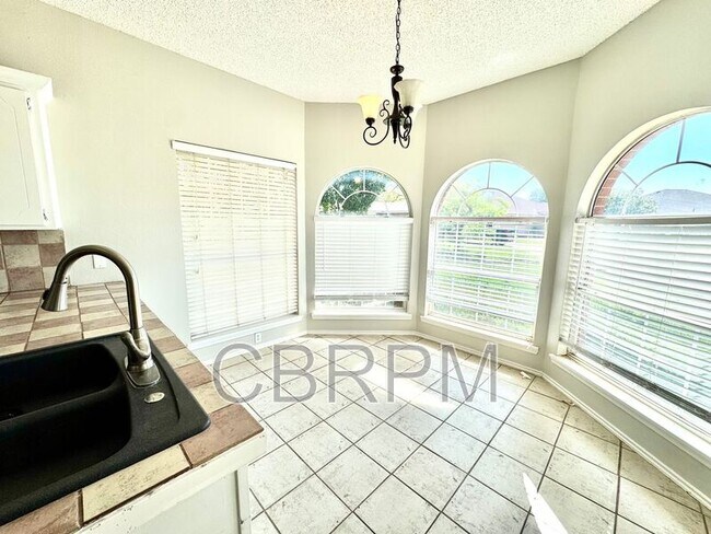 Photo - 402 Juneau Ave