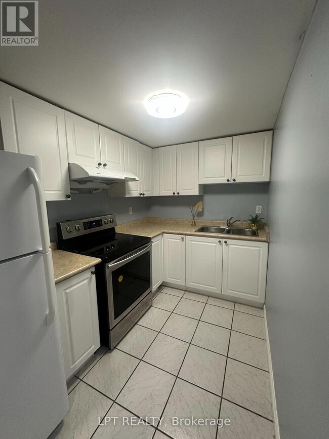 Photo - 33 Kenborough Ct