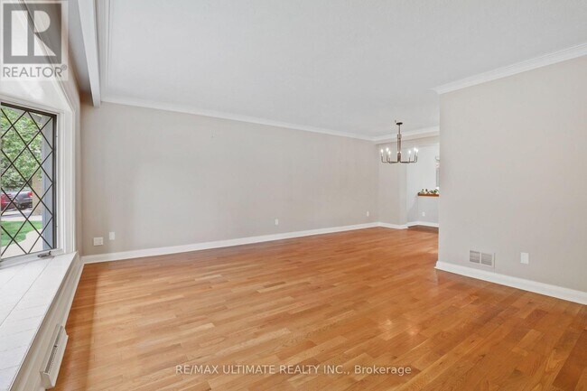 Photo - 121 Elvaston Dr