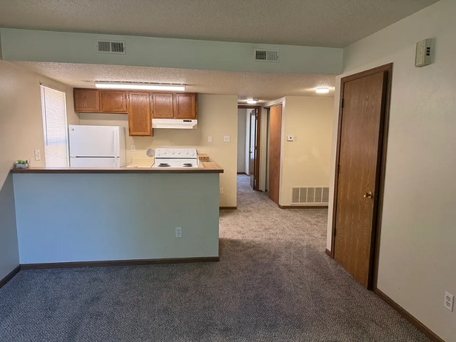 Building Photo - 7326-7340 Hampton Ave Rental