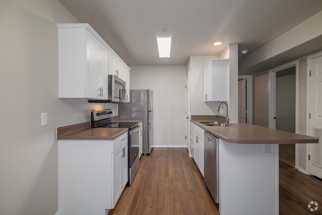 1BD, 1BA - 800SF - Kitchen - Sherwood Village Apartments