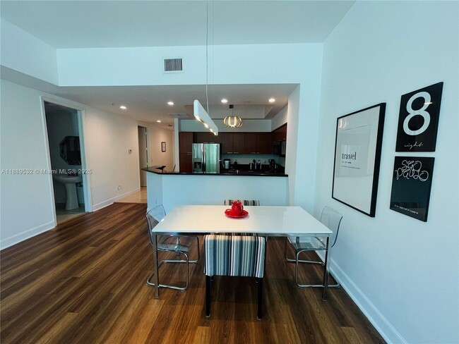 Photo - 15051 Royal Oaks Ln Unidad 102