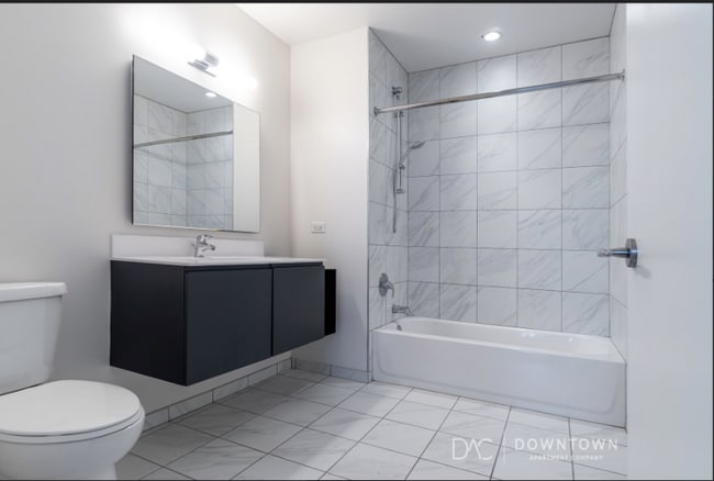 Photo - 110 W Superior St Unit 905