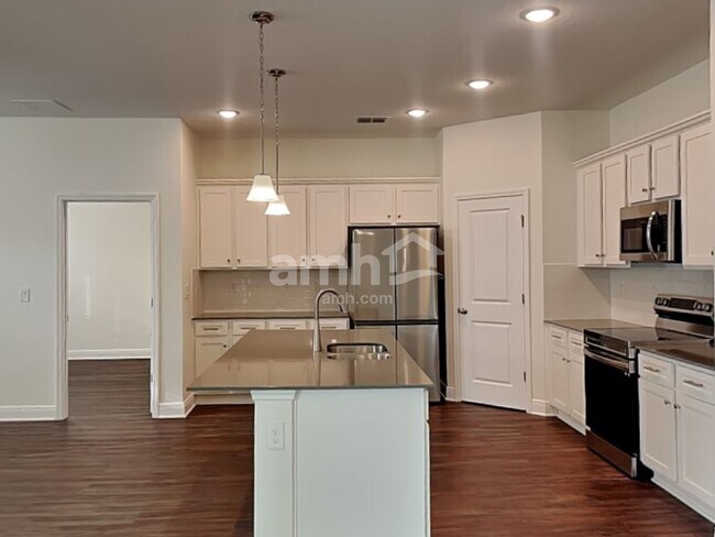 2736 Ponds Trl