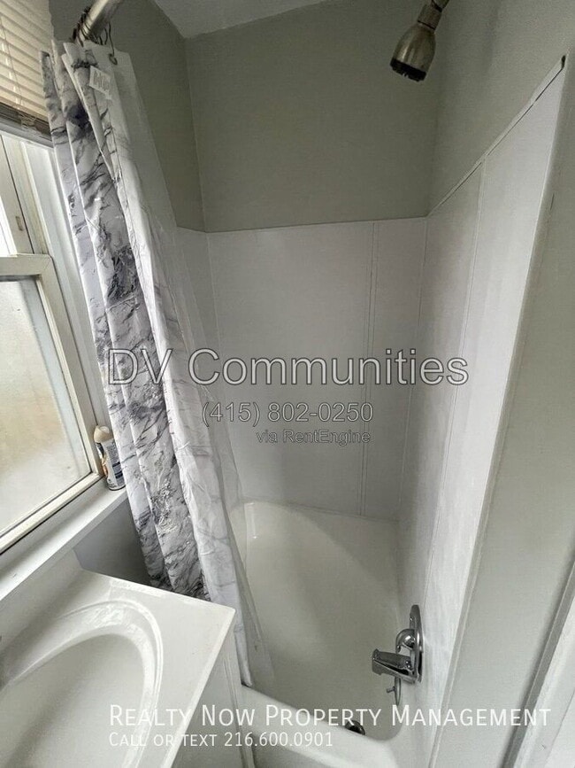 Photo - 3263 Fulton Rd Unidad 2nd Fl