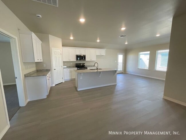 Photo - 1349 Bajada St