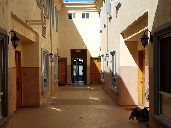 Photo - 6601 Woodley Ave Unidad 6