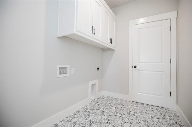 Photo - 300 White Oak St