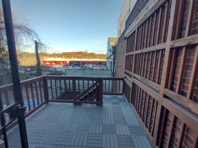 Photo - 1933 4th St NE