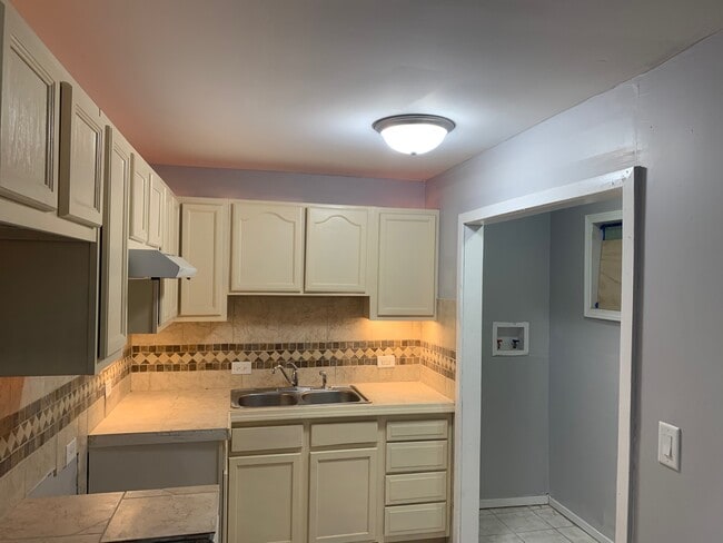 Photo - 2323 Marshalltown Ln