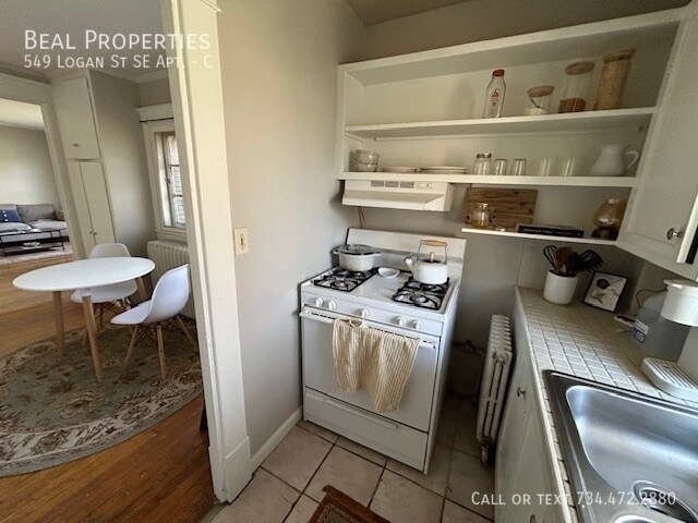 Photo - 549 Logan St SE Unidad C