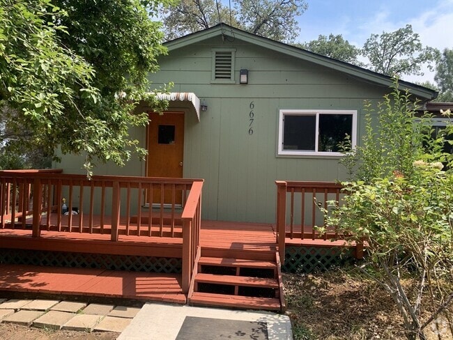 Building Photo - Darling cottage near town in quiet neighbo... Rental