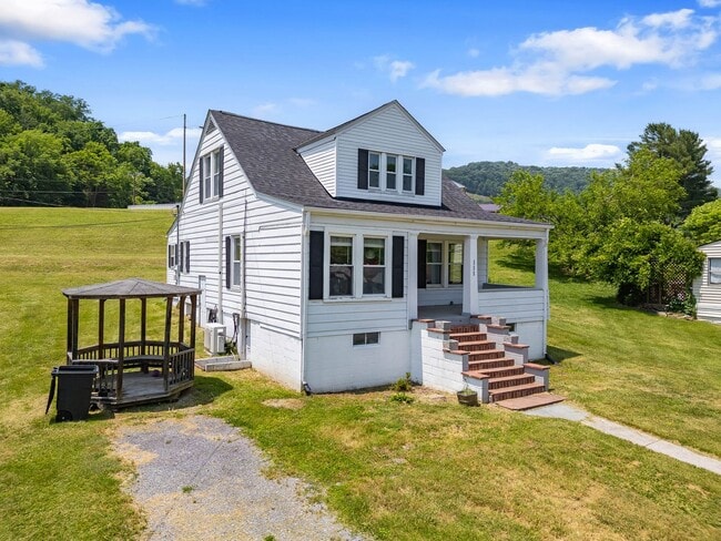 Photo - 4 bedroom home in Rich Creek!