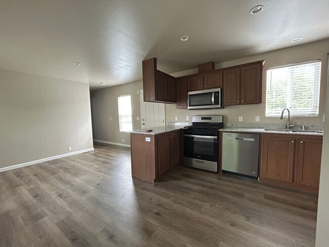 Photo - Available now! 2 bed/2 bath Close to Downtown Lodi