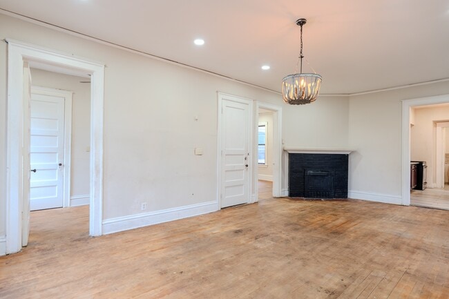 Building Photo - 1144-1150 N 33rd St Unit 1146