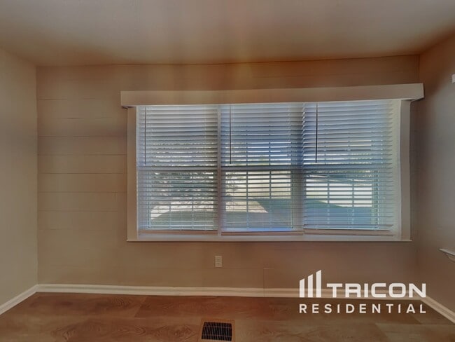 Photo - 146B Waterford Way