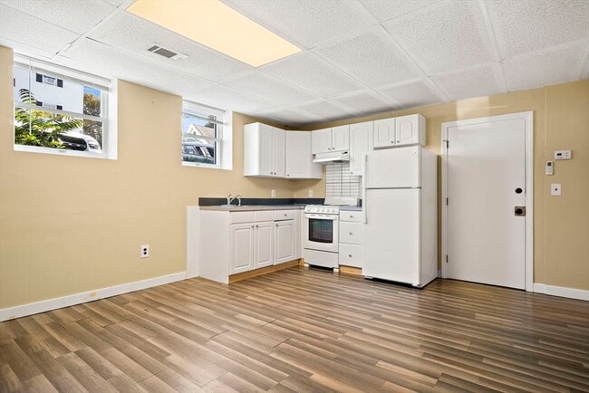 Photo - 15 W Water St