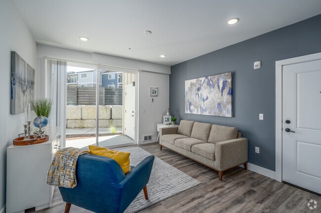 1BR, 1BA - 618SF - Living Room
