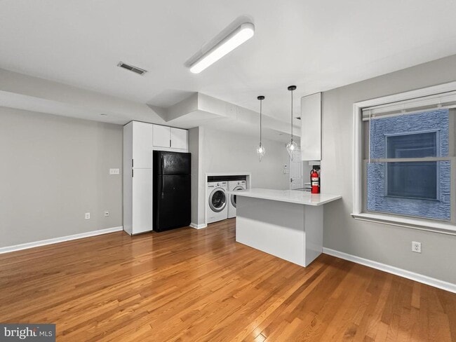 Building Photo - 1811 Cecil B. Moore Ave Unit C