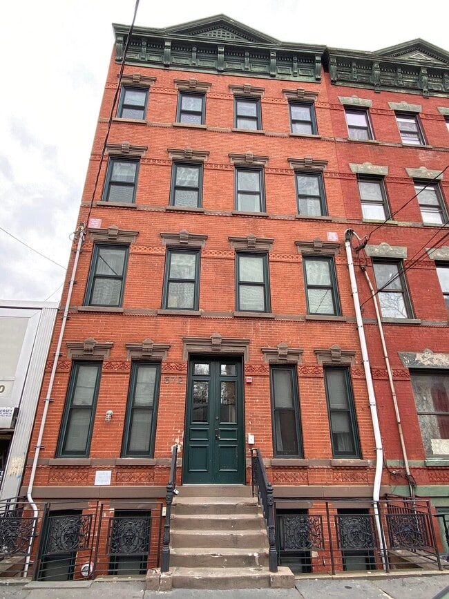 Building Photo - 572 Jersey Ave Unit #4R Rental