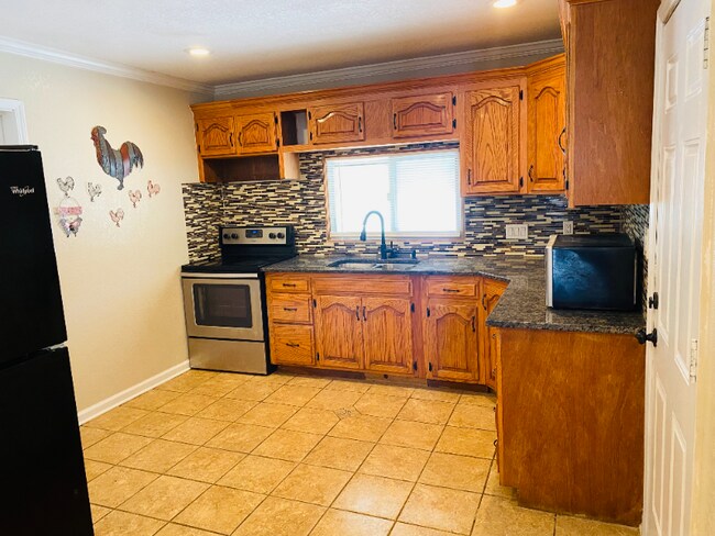 Photo - 2632 E 9th St