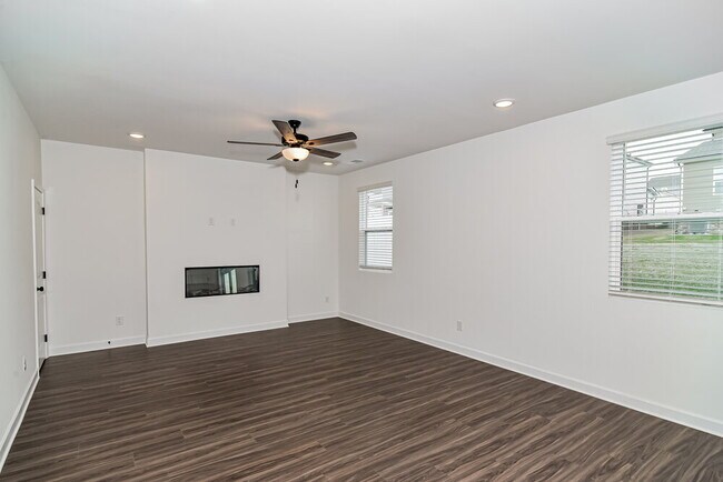 Photo - 249 W Millbrook Dr