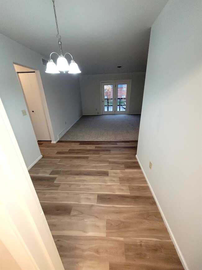 Photo - Courtyard Square