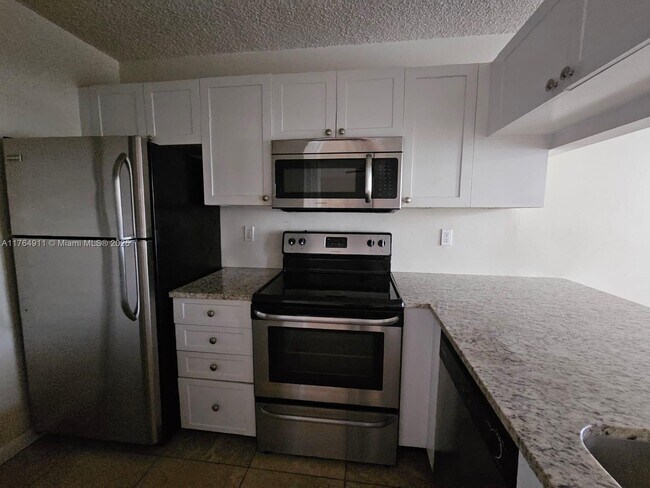 Photo - 22203 Glenmoor Dr Unit 22203