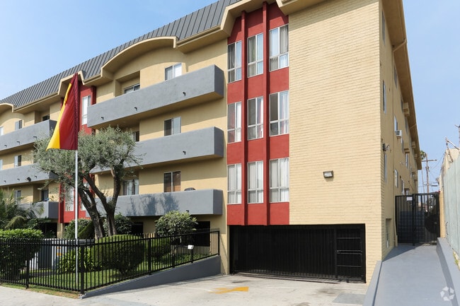 Hollywood Royale Apartments