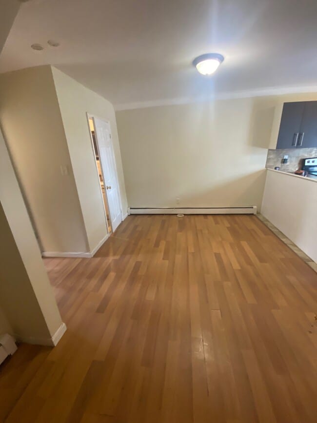 Photo - 158 Alexander St Unit 3rd Floor