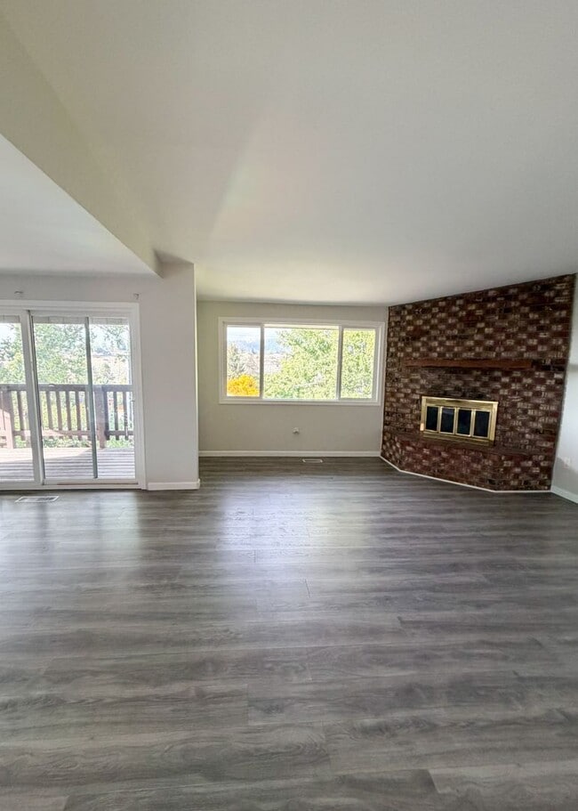 1946 N Eldorado Ave