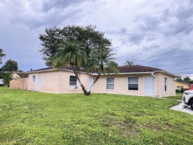 Building Photo - 4865 SW 65th Way Unit C Rental