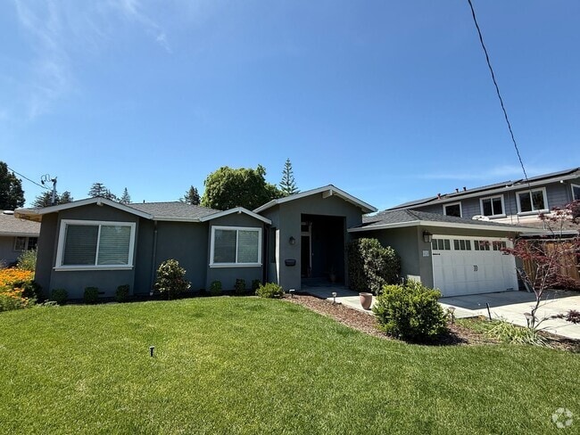 Building Photo - Beautiful 3 Bed 2.5 Bath Home in the Prune...