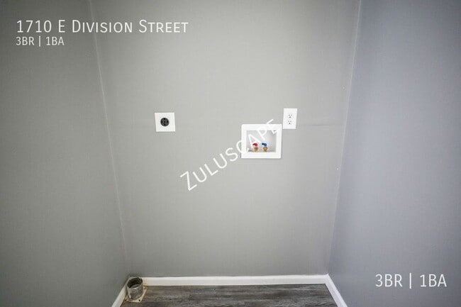 Photo - 1710 E Division St