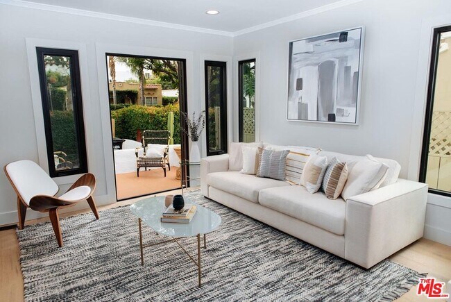 Photo - 1039 Havenhurst Dr