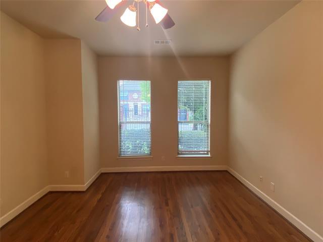 Photo - 2410 Knight St