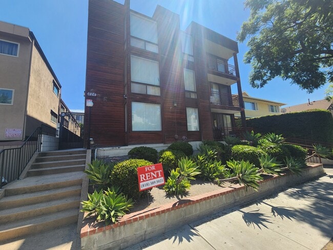 Building Photo - 626 N Isabel St Unit 102 Rental