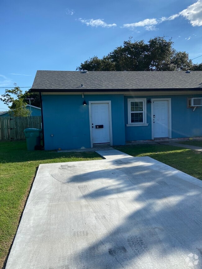 Building Photo - 407 W Stoddard Ave Unit A Rental