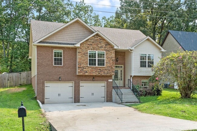 Photo - Pet Friendly Four Bedroom with Basement!