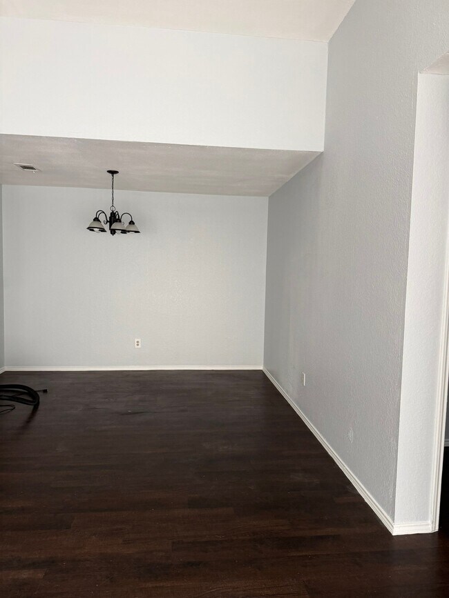 Photo - 304 Gregory Ln