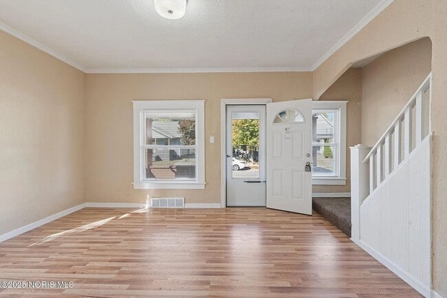 Photo - 1557 Indiana Ave