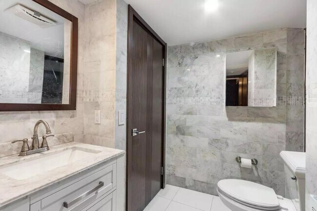 Photo - 167 Mott St Unidad D1